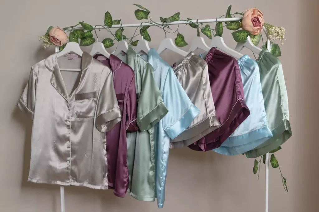 Bamboo vs Silk Pajamas A Professional's Guide to Material Choice